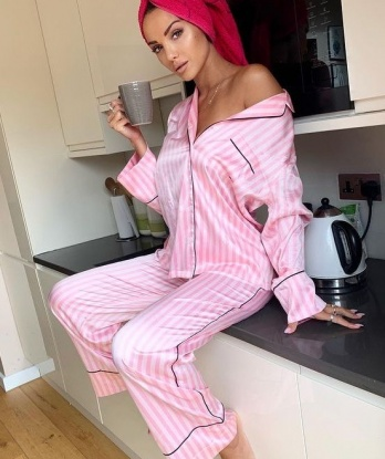 В Москве я создам атмосферу истинной страсти, где ты забудешь обо всем и погрузишься в море удовольствия. У меня есть множество услуг, которые я готова предложить тебе – от классического эскорта до интимных экспериментов. Также, я могу стать твоей компаньонкой на деловом мероприятии или просто веселой подругой на вечер. У меня есть фото и отзывы, чтобы ты мог убедиться в моей красоте и незабываемости момента, который проведешь со мной. А ты готов окунуться в мир наших секретных фантазий? 💋💫🌹🔥 12645, 23 года