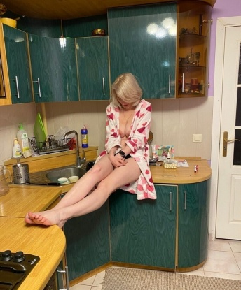 Опытная блондинка ждет тебя для ярких и страстных встреч. Помогу расслабиться и забыть обо всем на свете. Звони, не пожалеешь! 6543, 35 лет