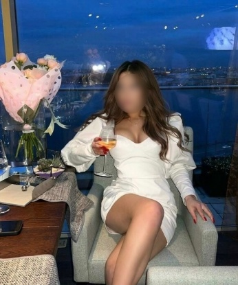 Изысканная леди с аппетитной фигурой и чувственными губами готова окунуть тебя в мир наслаждения и страсти. У меня ты найдешь все, что искал. 7448, 25 лет